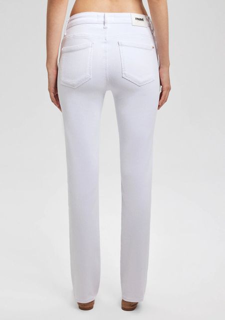 Back am Modell: Mavi straight leg Damenjeans white gold premium KENDRA 10746 86459