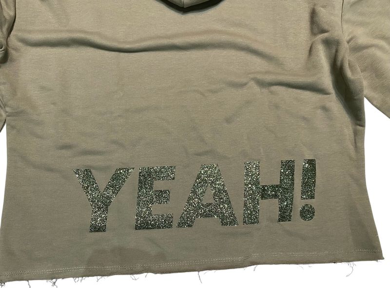 Be Famous Women Boxy Hoodie light khaki Glitterprint khaki vorne und hinten Yippi Yeah BFW2019-LKha-02