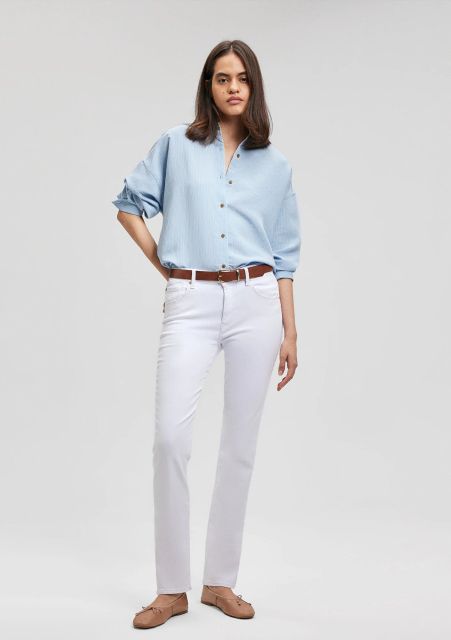 Am Modell: Mavi straight leg Damenjeans white gold premium KENDRA 10746 86459