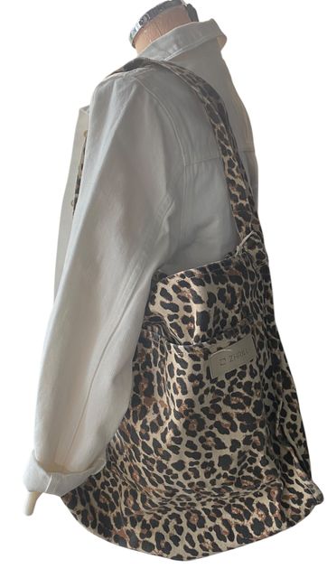 Umgehängte Ansicht: Zhrill cooler Denim-Shopper sand Leoprint  ZH BASA ZA101-W210